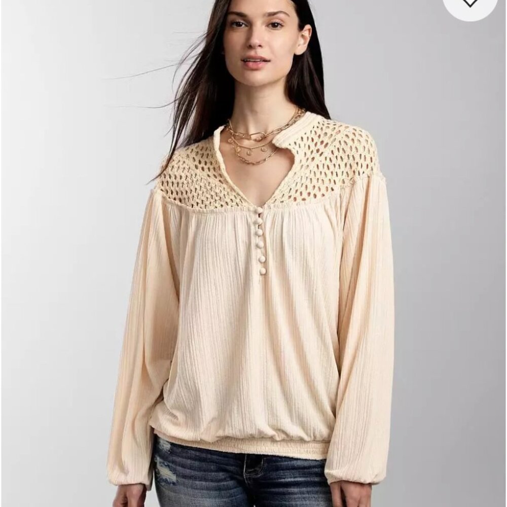 Gimmicks by BKE Cream Crochet Blouse